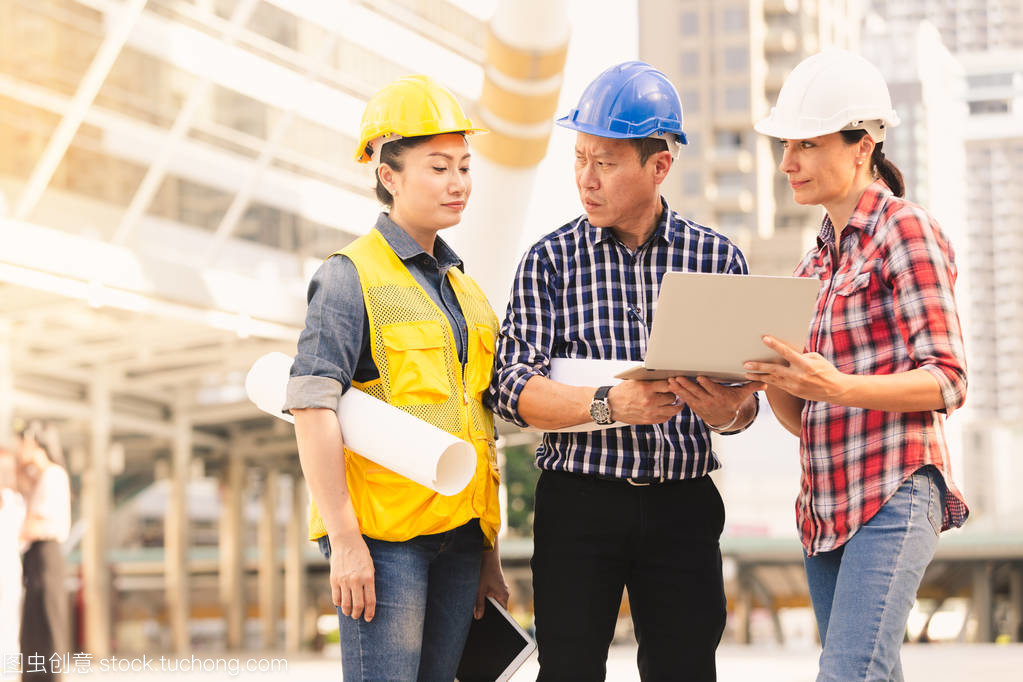 工程师、技术人才与妇女在城市笔记本计划中的协同作用与建筑实践创新